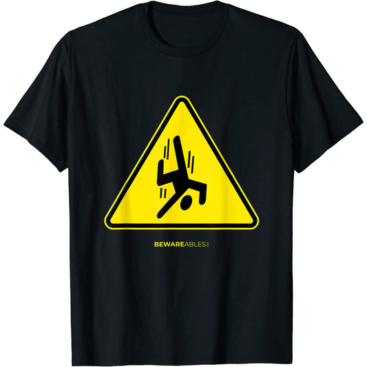 Panneau amusant d'avertissement de chute d'un gars, triangle T-Shirt