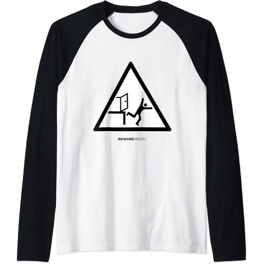 Atraviese esta puerta y caiga en el vacío, signo gracioso Raglan T-Shirt