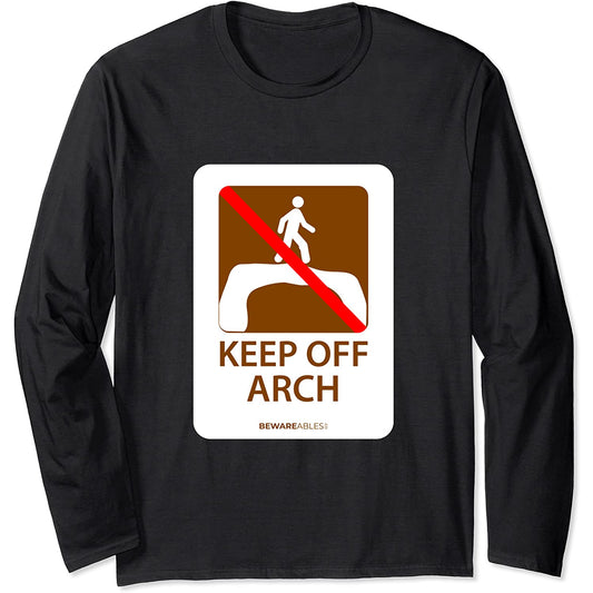 Lustiges Straßenschild, keep off arch, Wandern und Camping Long Sleeve T-Shirt