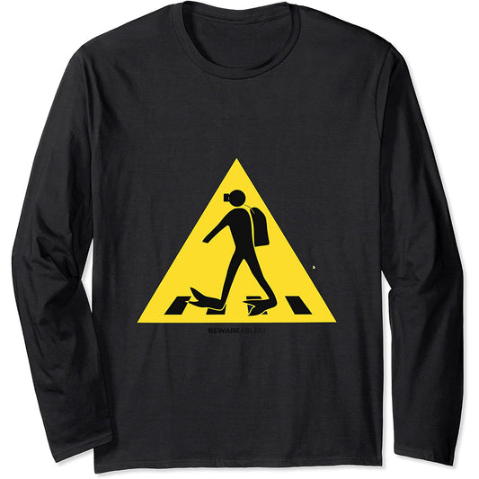 Plongeur plongeant traversant la route en plongée Long Sleeve T-Shirt