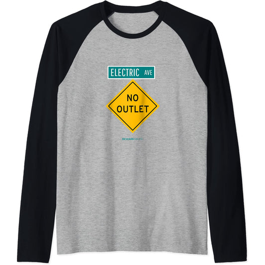 Ningún enchufe en una avenida llamada Eléctrica para los VE Raglan T-Shirt
