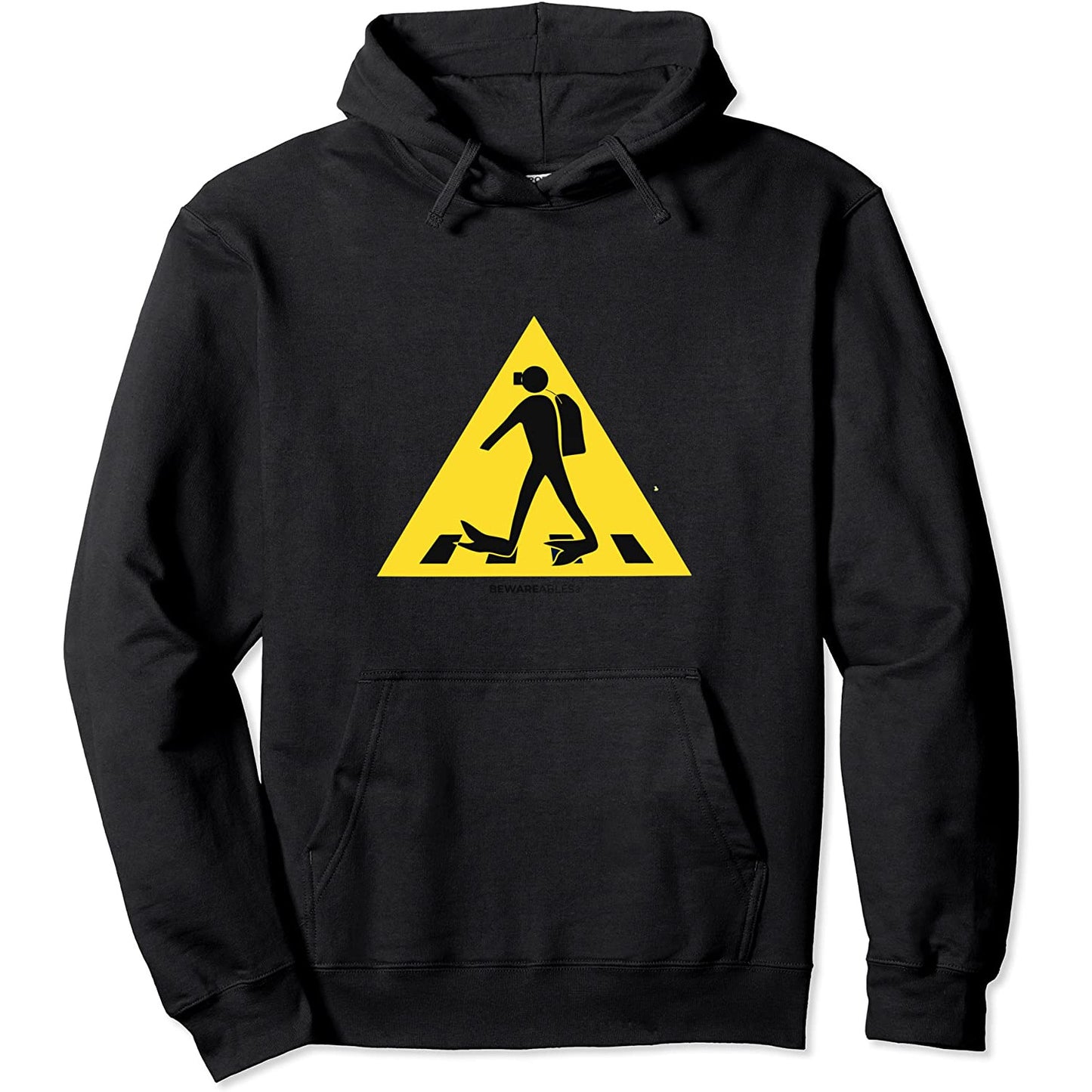 Taucher überquert die Straße in voller Tauchausrüstung Hoodie